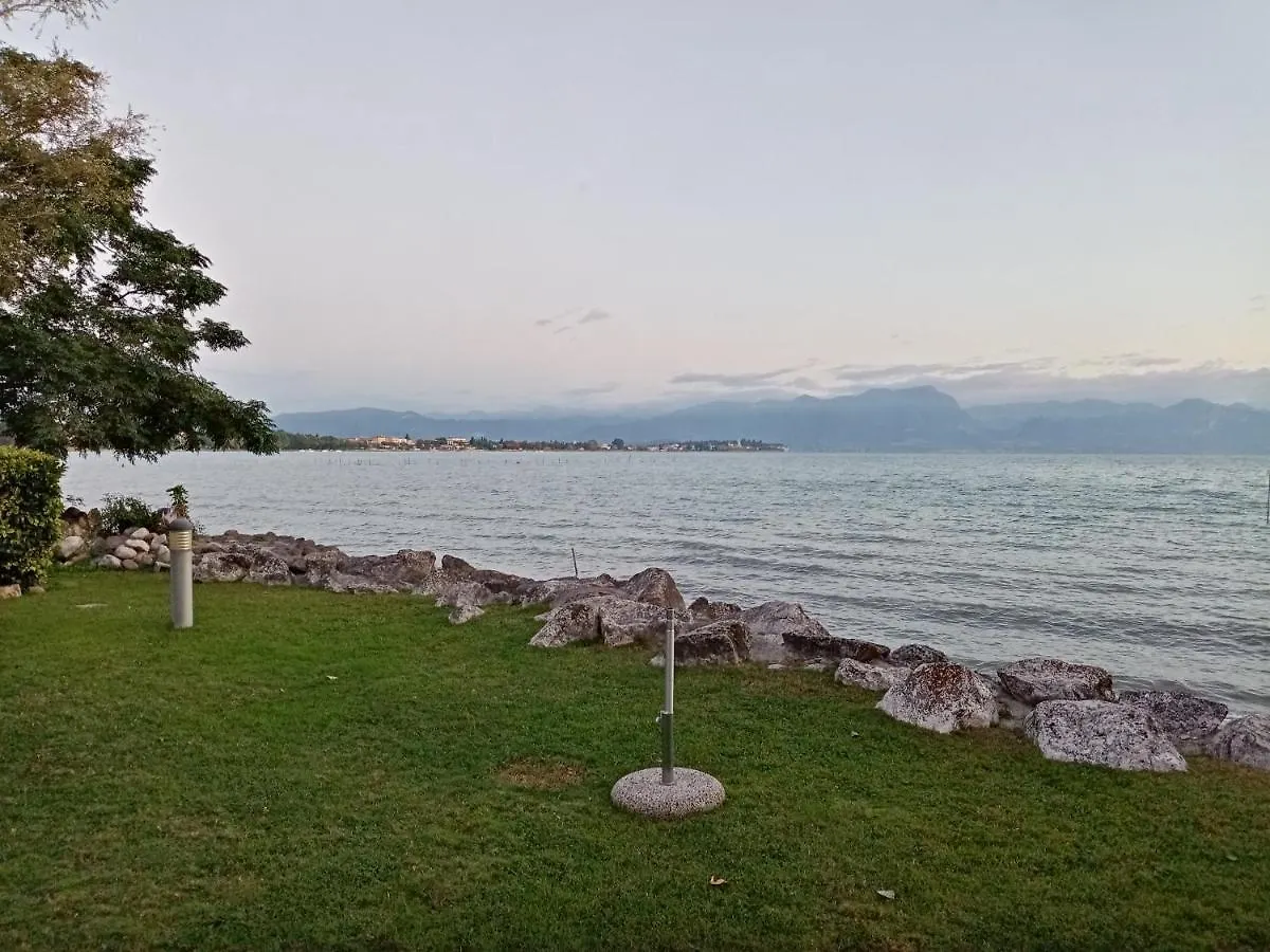 Casa Lugana 8 - Monolocale Con Piscina Fronte Lago Sirmione