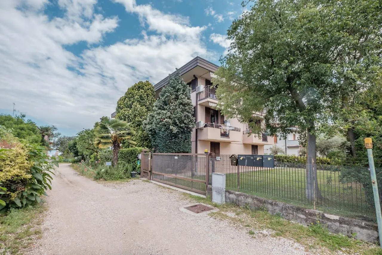 Casa Lugana 8 - Monolocale Con Piscina Fronte Lago Sirmione 0*,  Italy