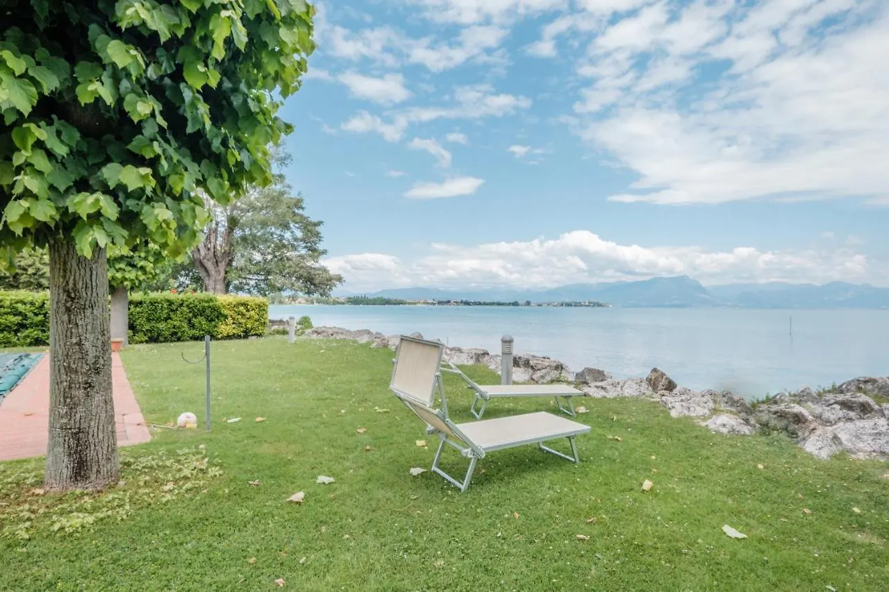 Casa Lugana 8 - Monolocale Con Piscina Fronte Lago Sirmione Italy